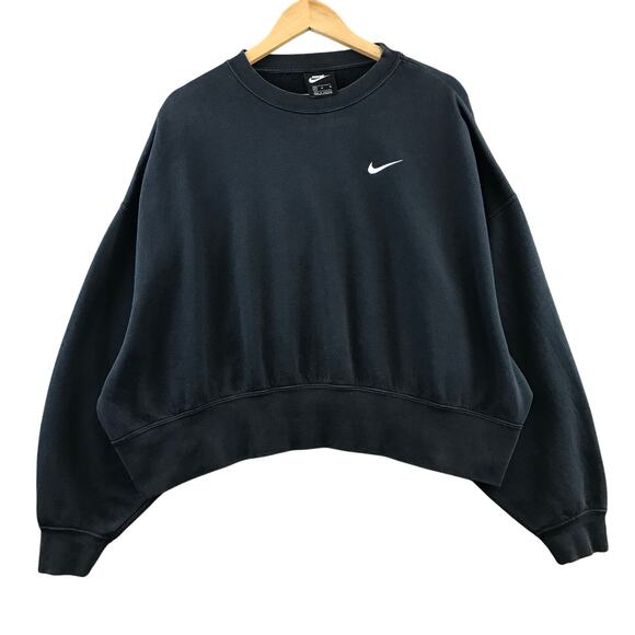 Nike  Swoosh Embroidered Black Crewneck Sweatshirt Women’s M - Picture 1 of 9
